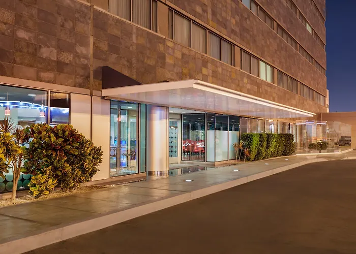 Luxury hotel only: Wyndham Costa Del Sol Lima Airport